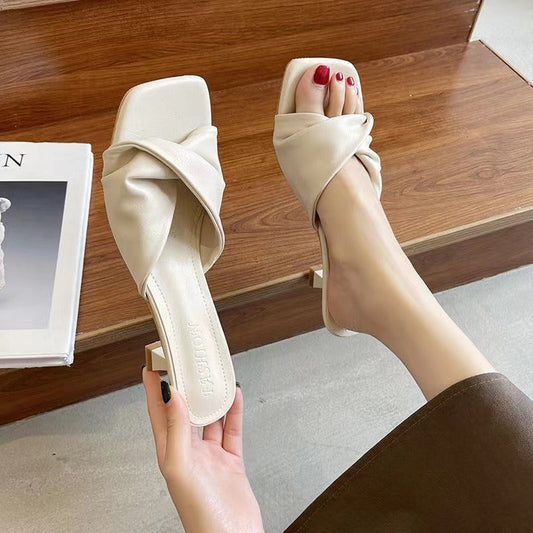 Olivia – Sandalias con tacón bajo y escultural